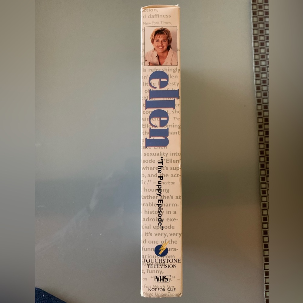 Ellen: Season 4, Episode 23 The Puppy Episode Ellen DeGeneres LGBTQ- Coming Out - Picture 3 of 6